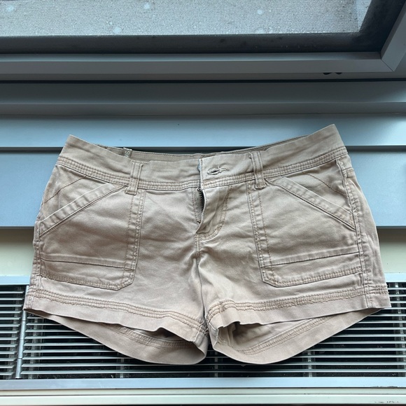 Low rise khaki short shorts by Union Bay - Picture 4 of 5